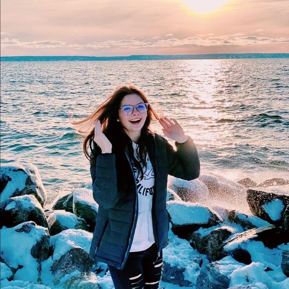 Meet your Posher, Tia - Picture 1 of 1